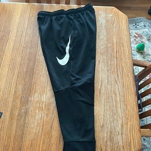 Men’s Nike Tapered Joggers X-Large